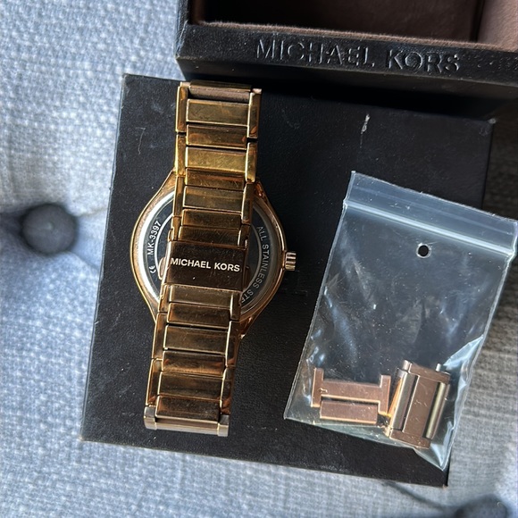 Michael Kors MK Kerry Rose Gold & Black MOP Watch Women  display picture 1
